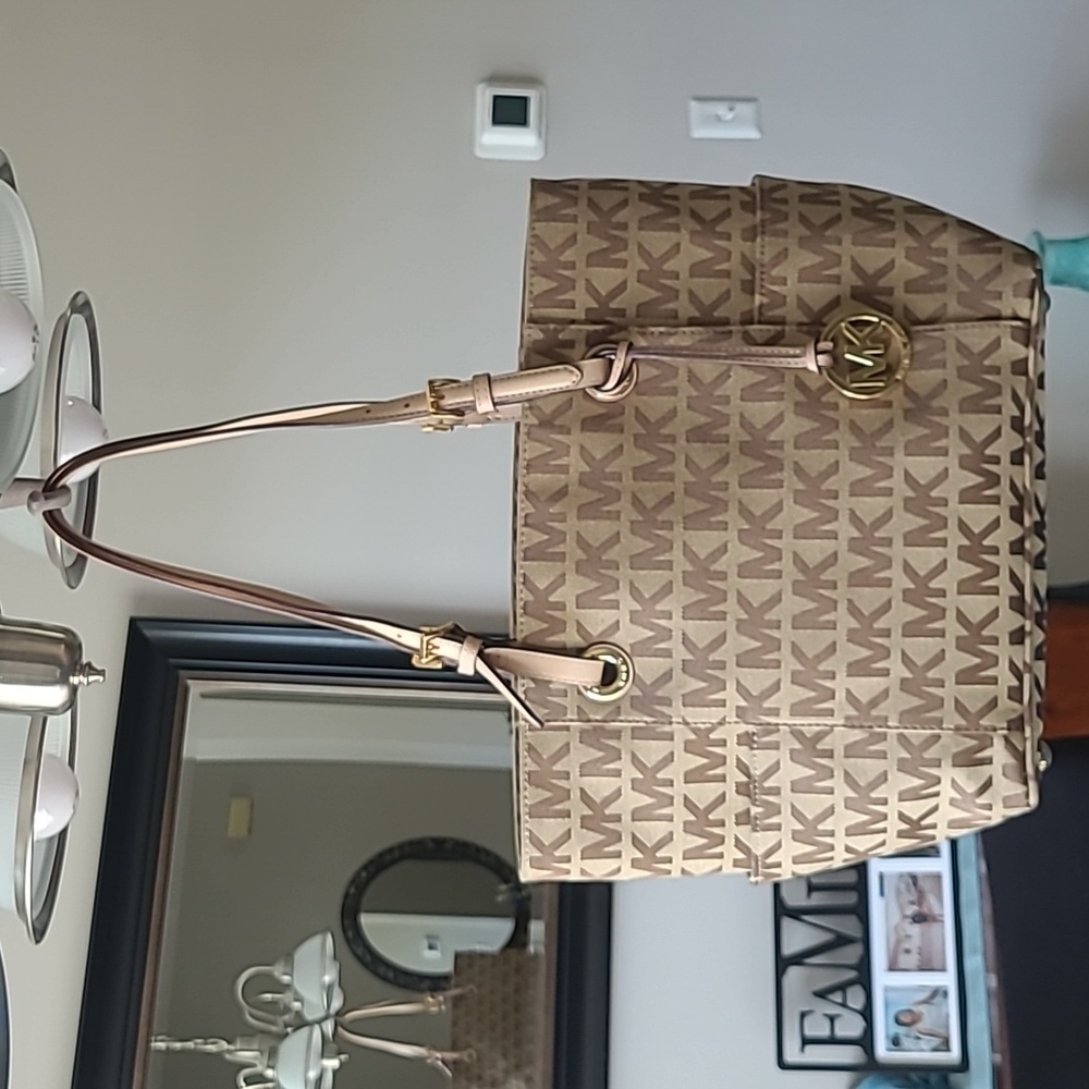 Michael Kors Jet Set Tote